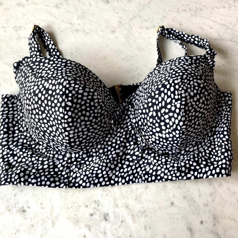 Smart and sexy swim top double hook and back adjustable straps for support 38DD